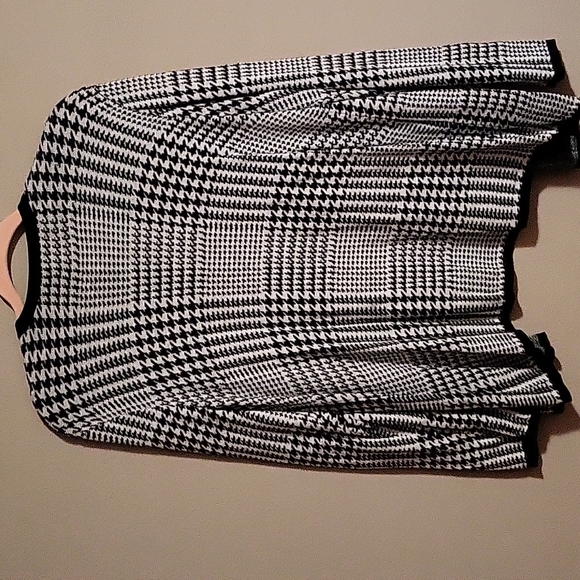 Cute checkered pattern cardi, very good condition. - Picture 4 of 7